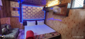 New Malook hotel,Mall Road,Near Domino's Pizza